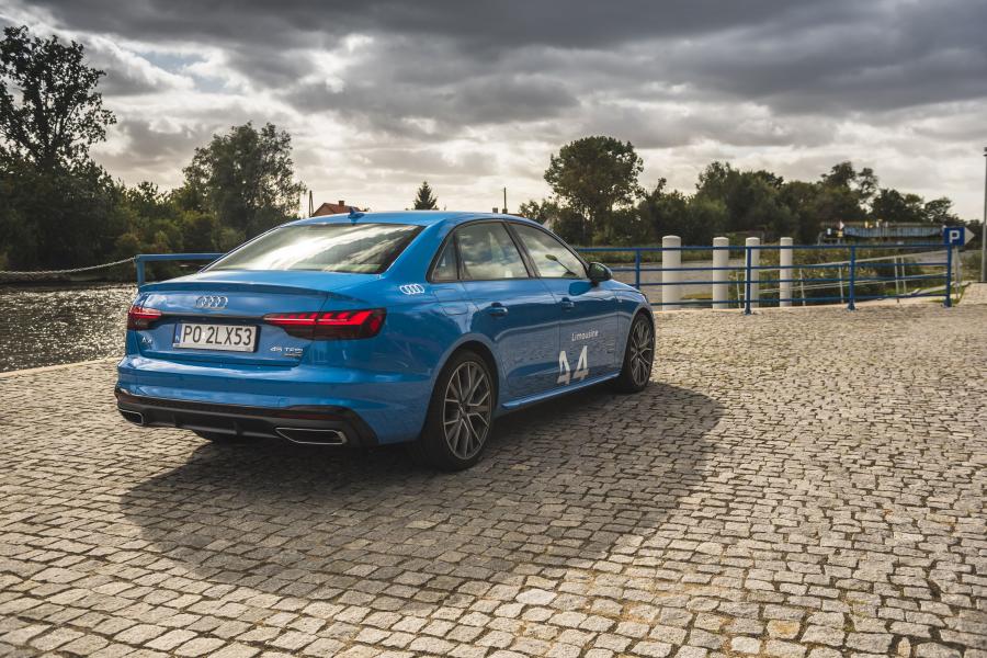  Audi A4 45 TFSI Quattro S-Line (B9) 2019 года  (WW) (фото 12 из 12)